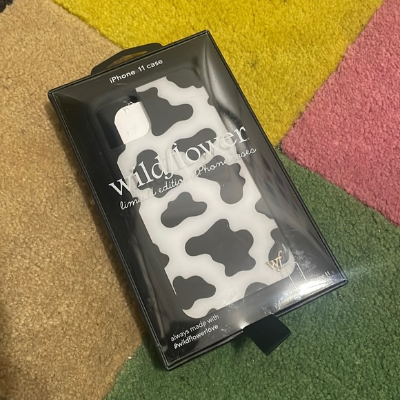 cow print wildflower iphone 11 cass - Picture 1 of 3